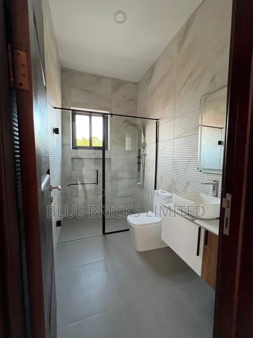5bdrm House in Sakumono, Regimanuel Gray Estates for sale