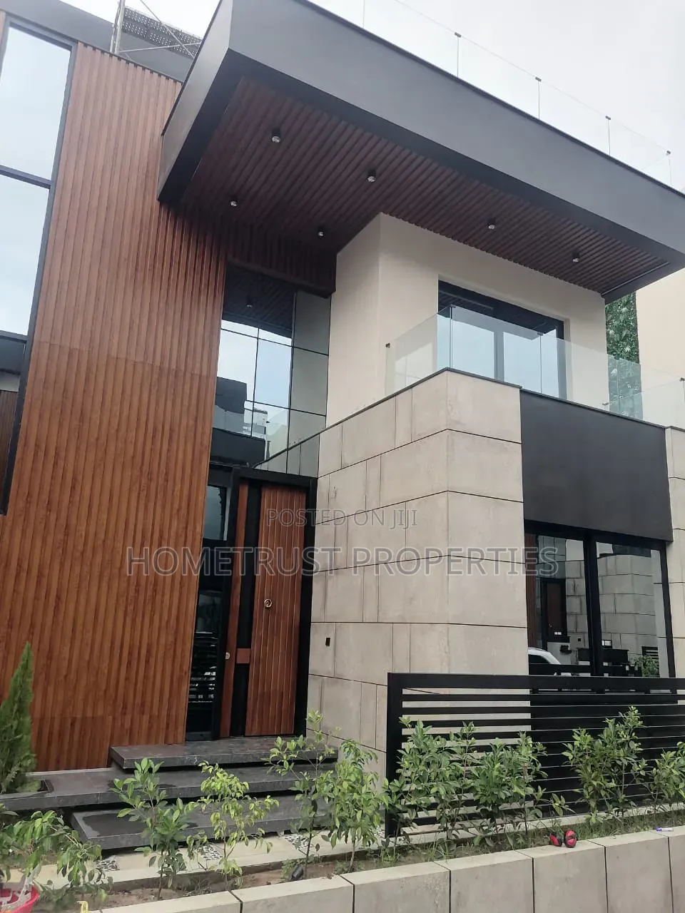 Furnished 5bdrm Duplex in Cantonment, US Embassy Area for sale