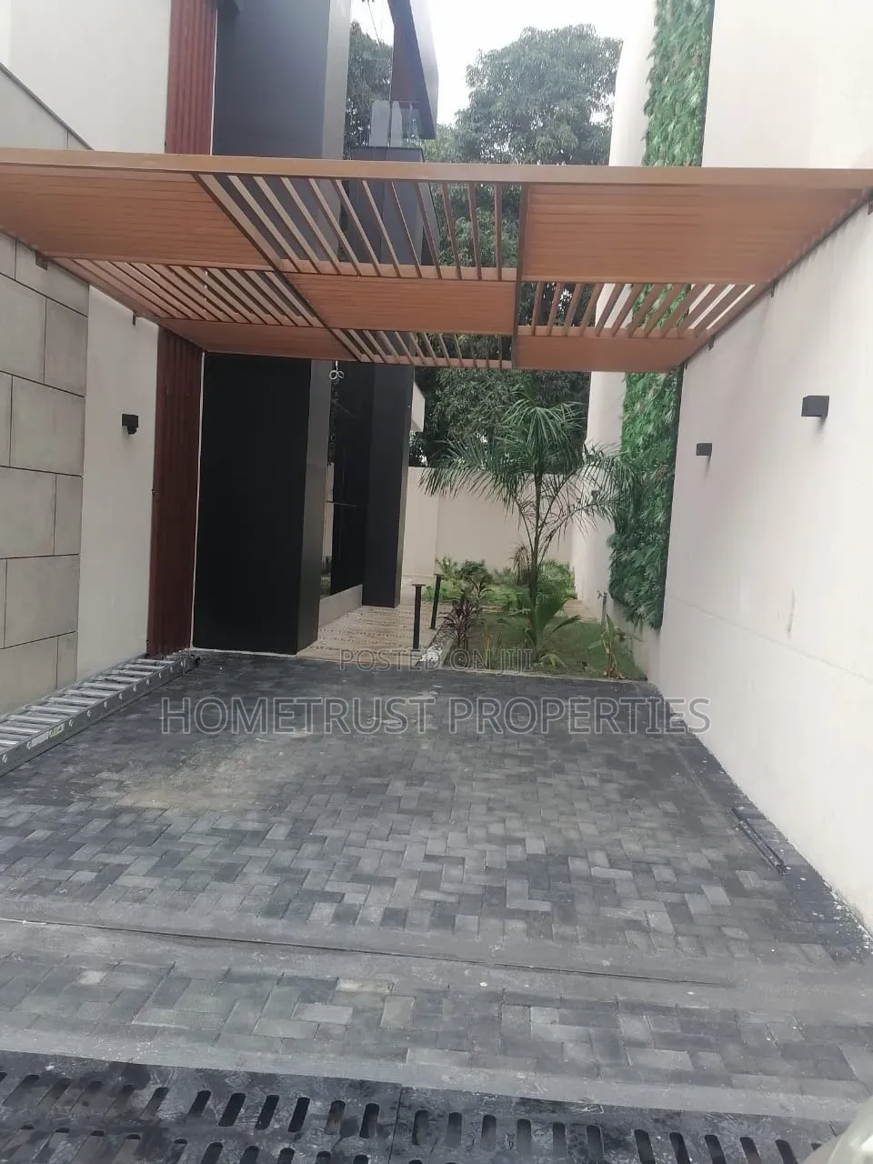 Furnished 5bdrm Duplex in Cantonment, US Embassy Area for sale