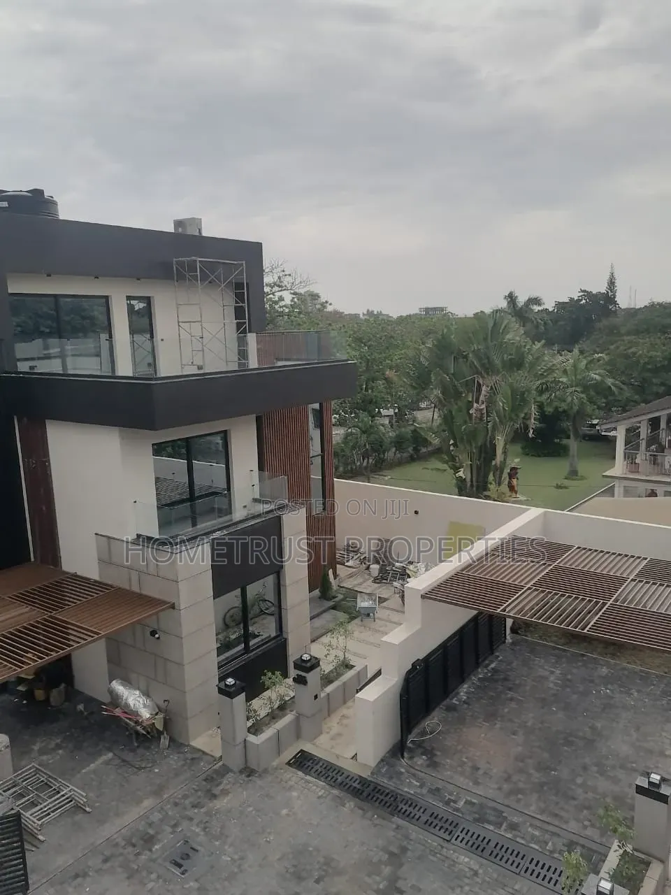 Furnished 5bdrm Duplex in Cantonment, US Embassy Area for sale