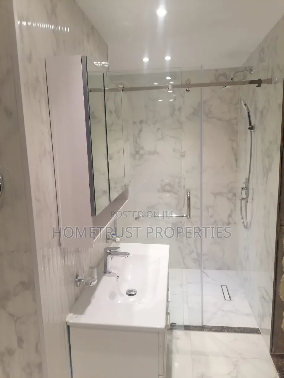 Furnished 5bdrm Duplex in Cantonment, US Embassy Area for sale