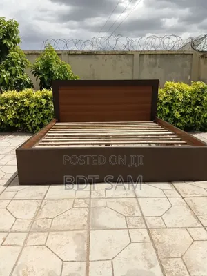 Queen Size Bed Frame 0002