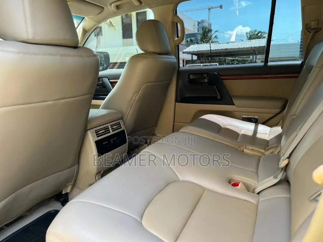 Toyota Land Cruiser 4.6 V8 GX 2014 White