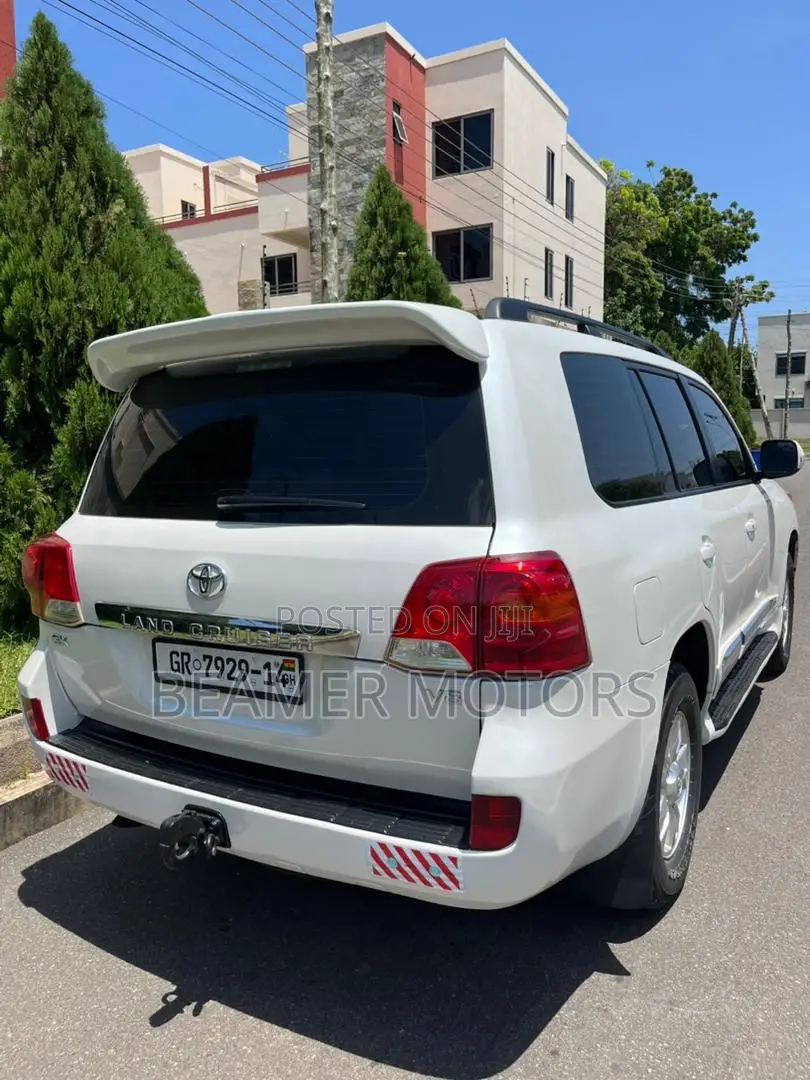 Toyota Land Cruiser 4.6 V8 GX 2014 White