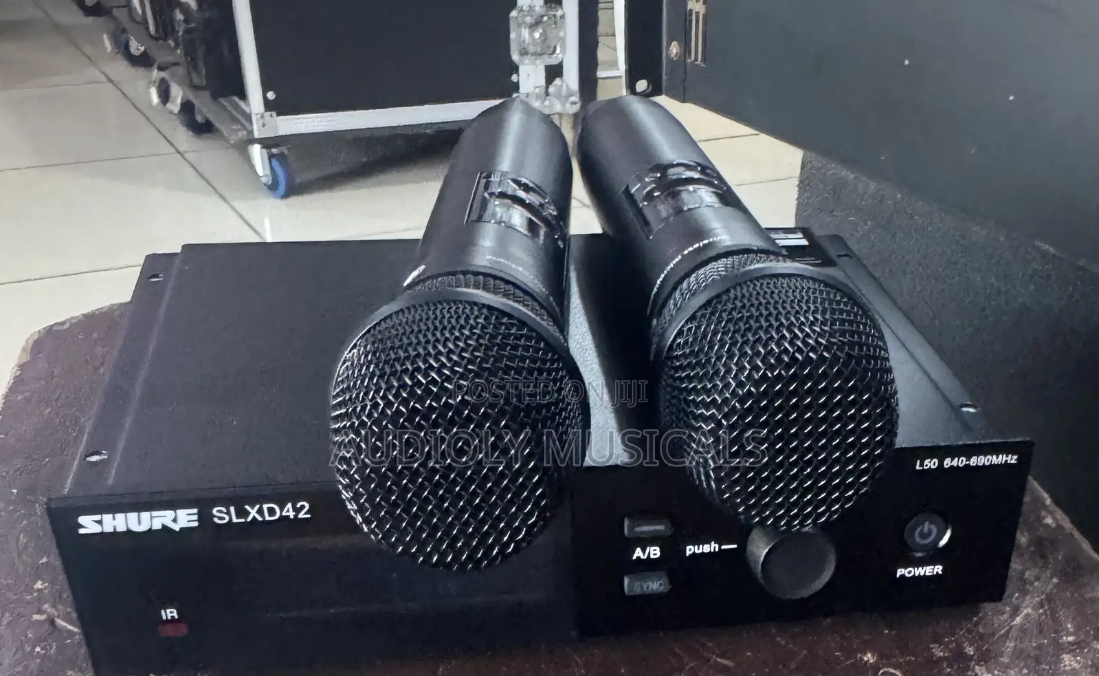 Shure SLX -D4 Dual Professional Microphone