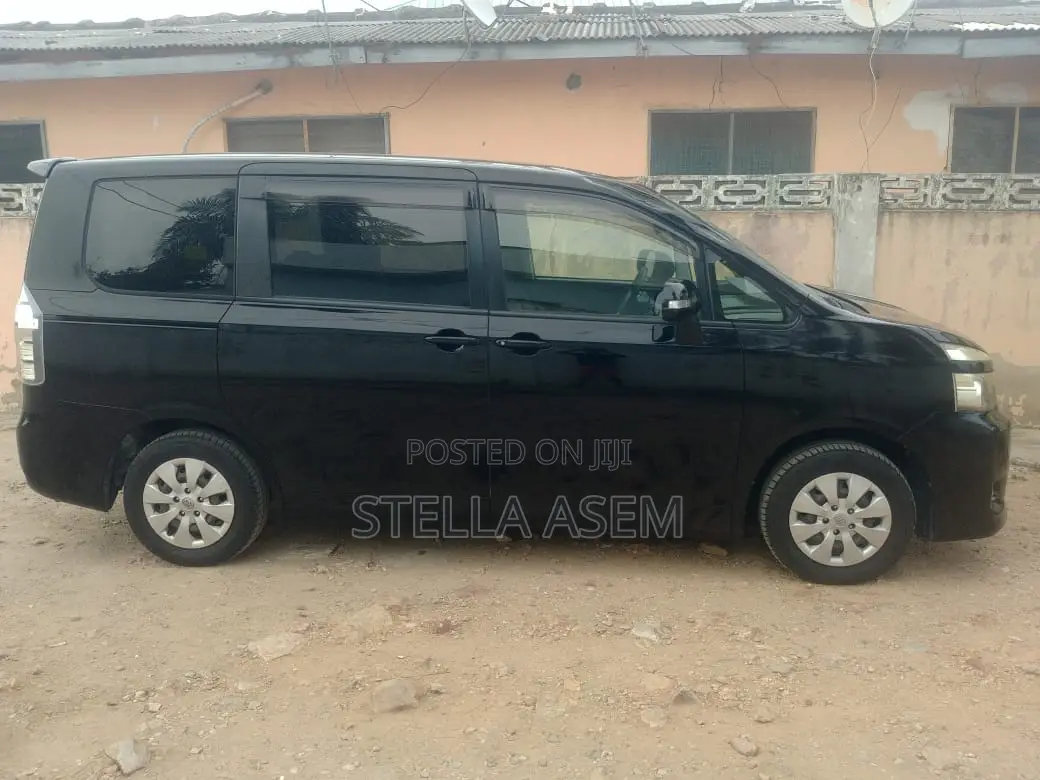 Toyota Voxy 2013 Gray