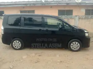 Toyota Voxy 2013 Gray