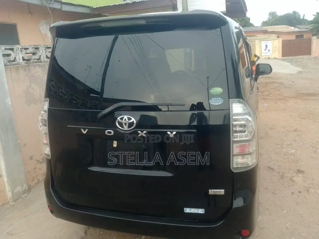 Toyota Voxy 2013 Gray