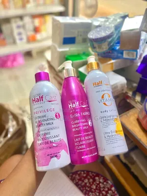 Glow Half Cast Extra Fairness/ Rejuvenating/ Vit.C Lt-(200gh for 1)