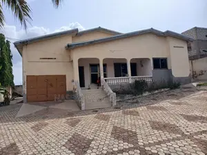 5bdrm House in Gbawe for sale