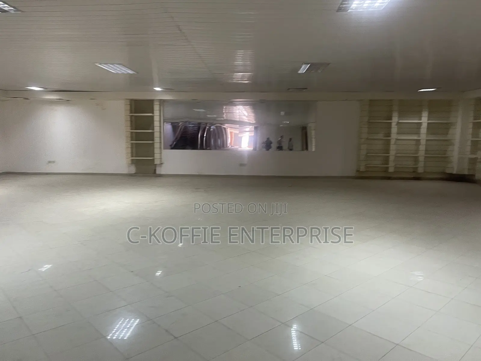 350 SQM Showroom at Spintex for Rent