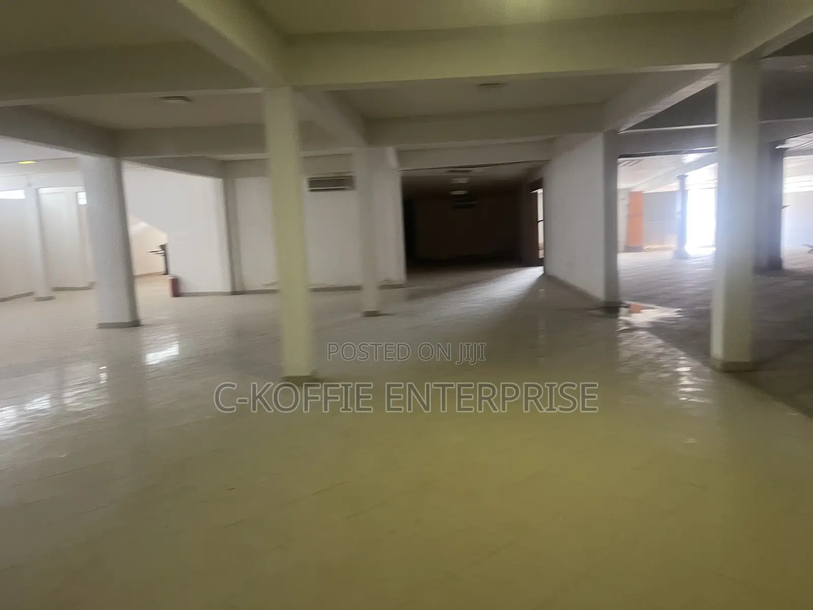 350 SQM Showroom at Spintex for Rent
