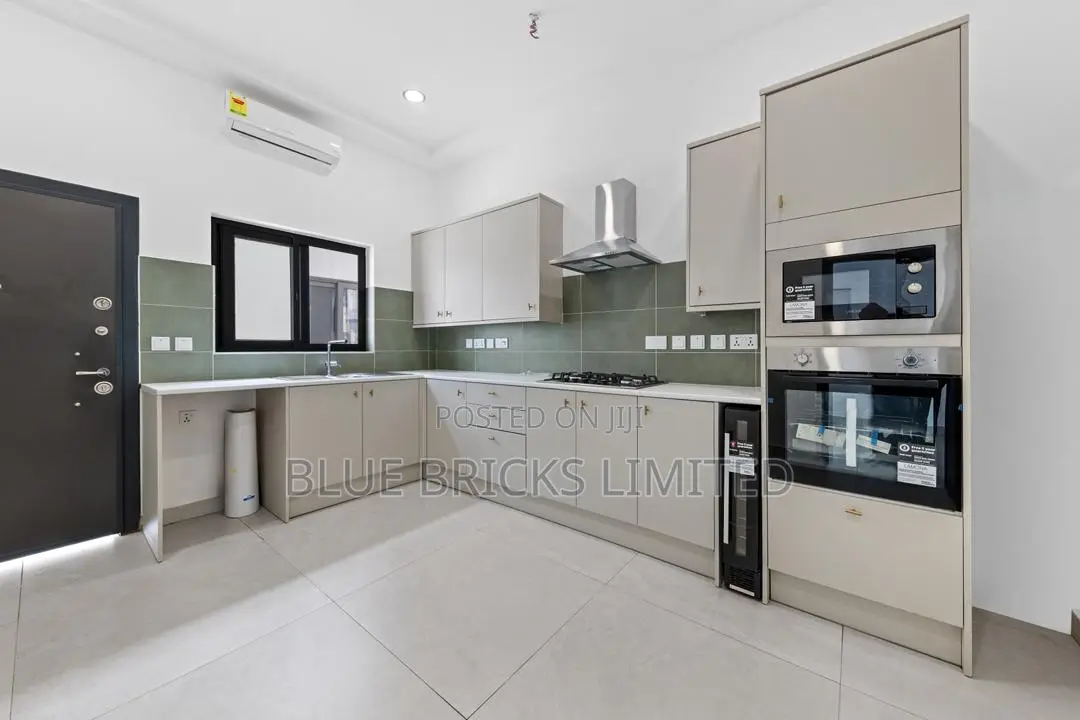 3bdrm House in Adenta, Barrier for sale