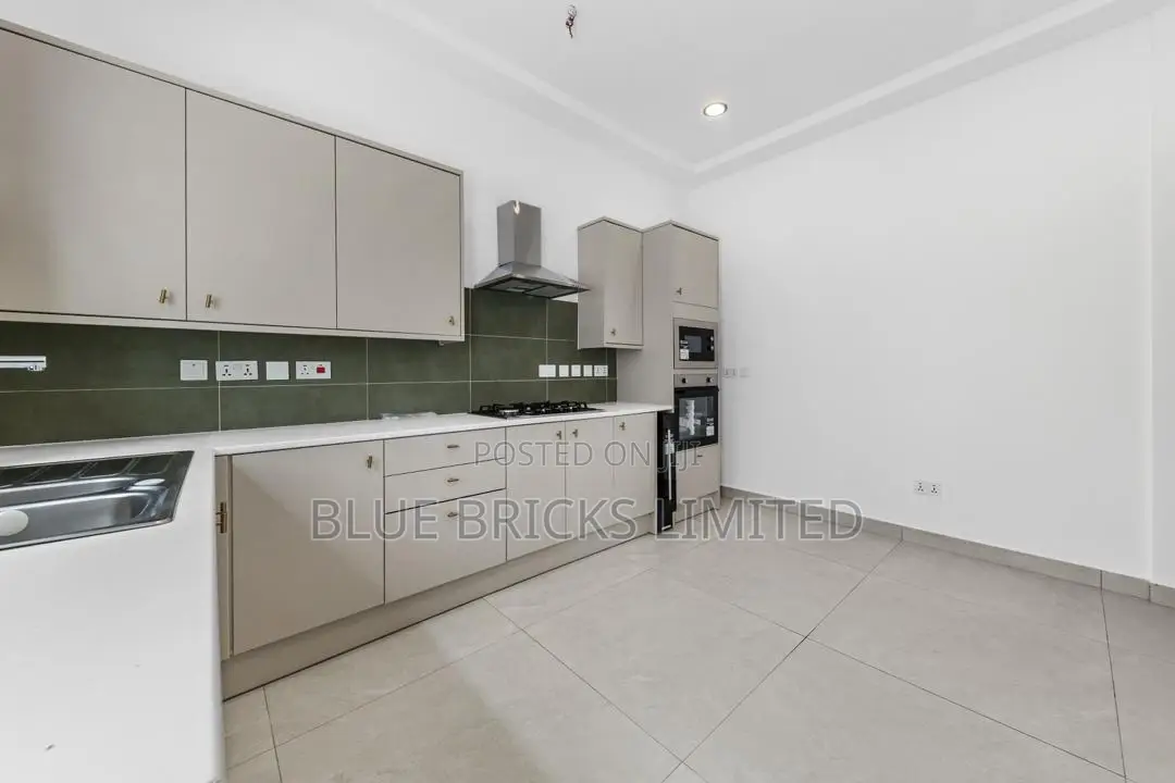 3bdrm House in Adenta, Barrier for sale
