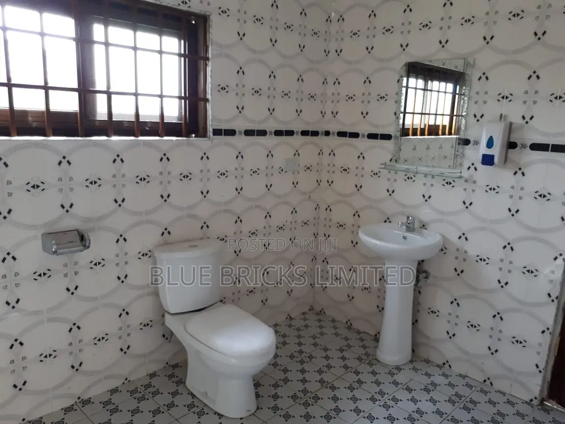 3bdrm House in Royal Senchi, Asuogyaman for sale
