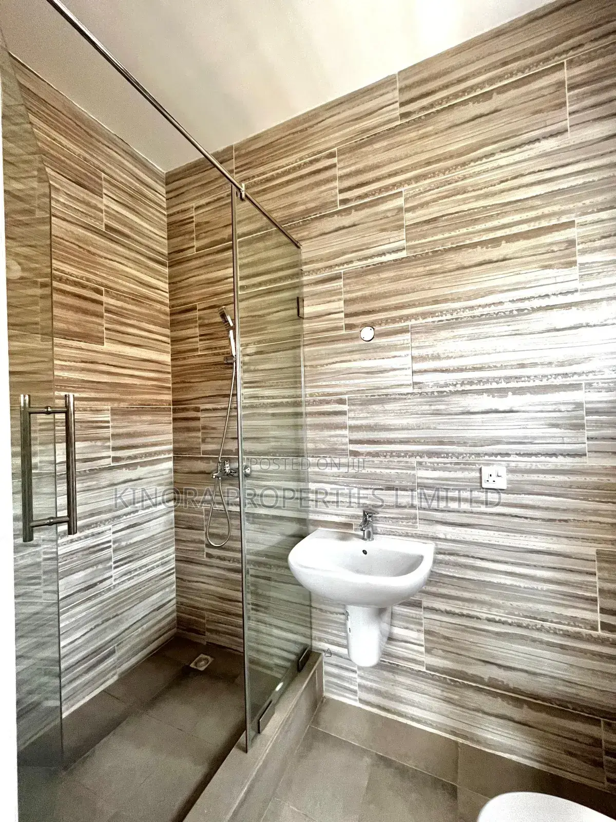 4bdrm Duplex in Manet Estate for rent