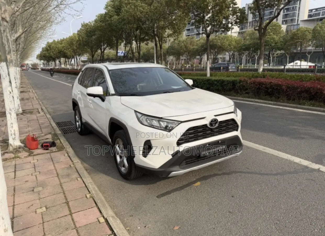 Toyota RAV4 2023 White