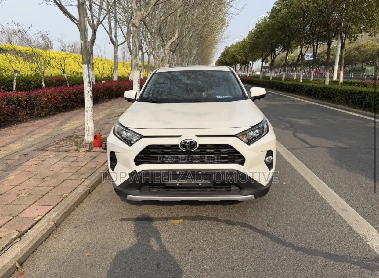 Toyota RAV4 2023 White