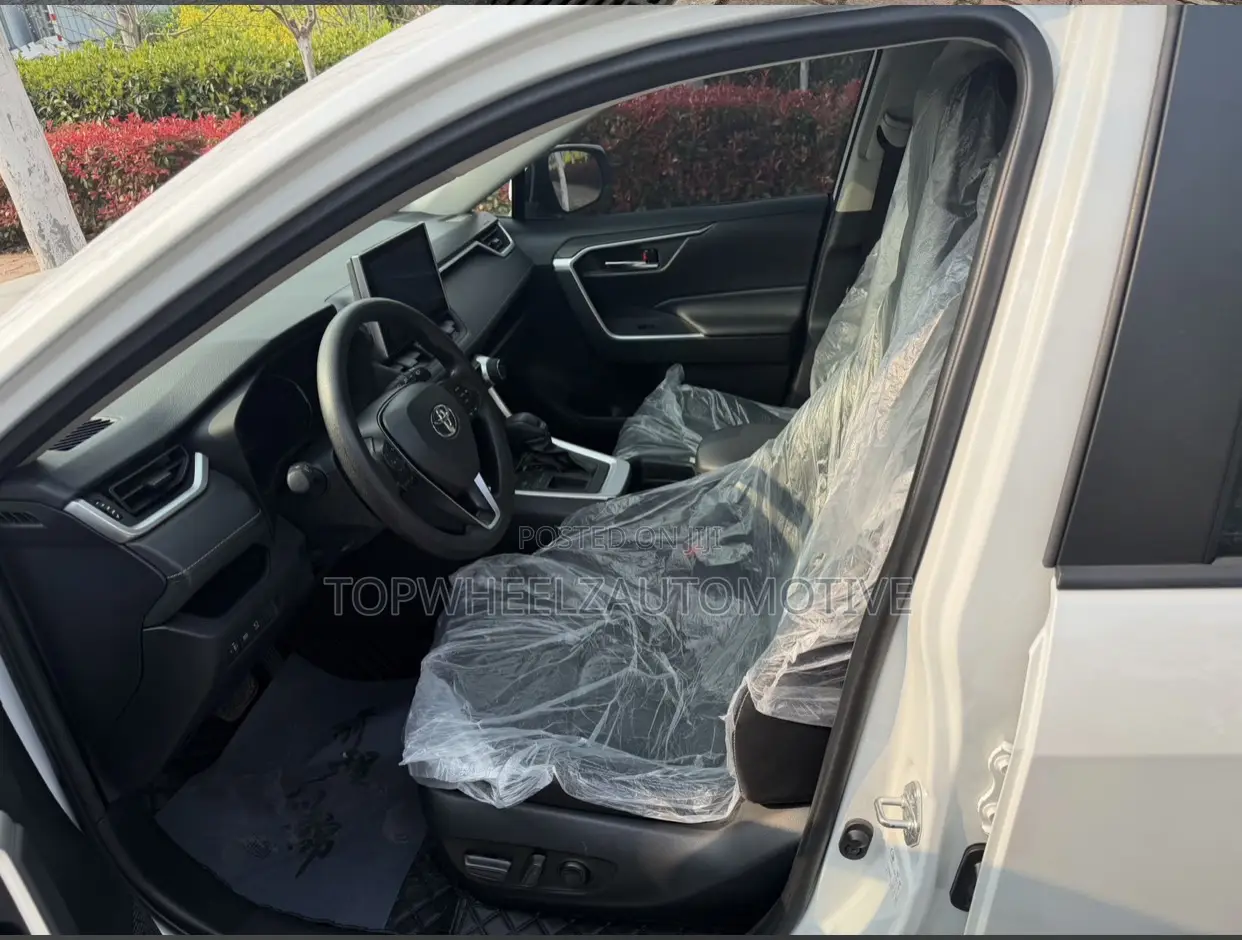 Toyota RAV4 2023 White