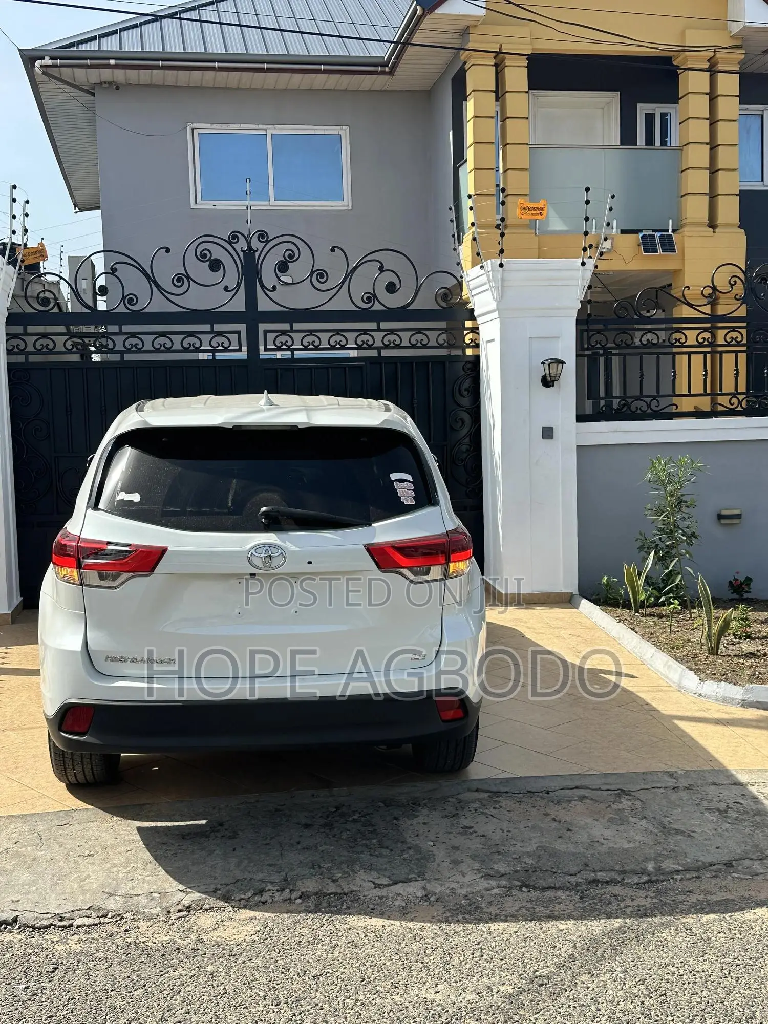 Toyota Highlander LE 4x2 (2.7L 4cyl 6A) 2018 White