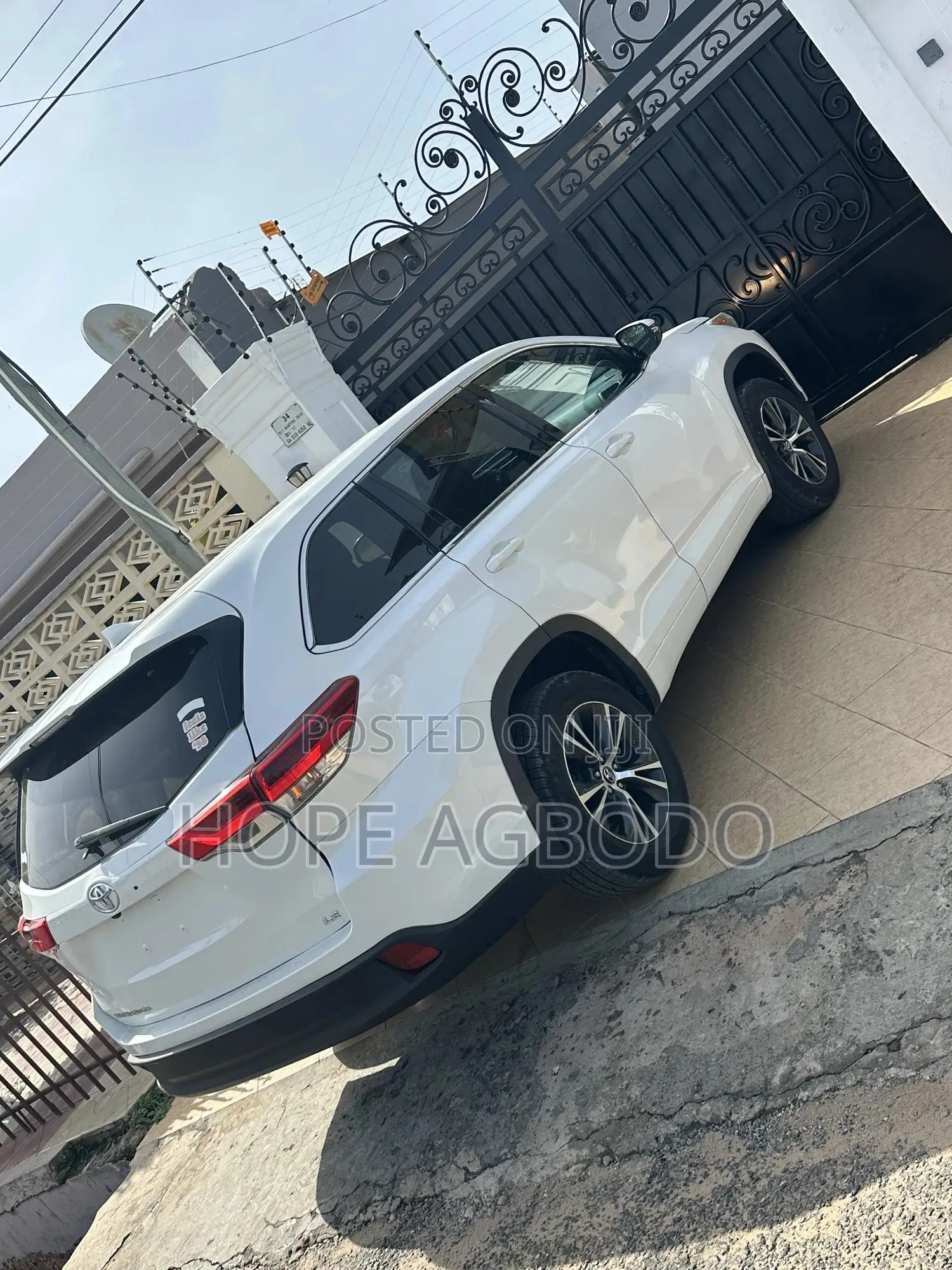 Toyota Highlander LE 4x2 (2.7L 4cyl 6A) 2018 White