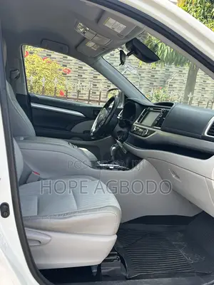 Toyota Highlander LE 4x2 (2.7L 4cyl 6A) 2018 White