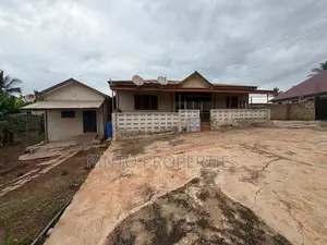 Land/House for Sale in Sunyani