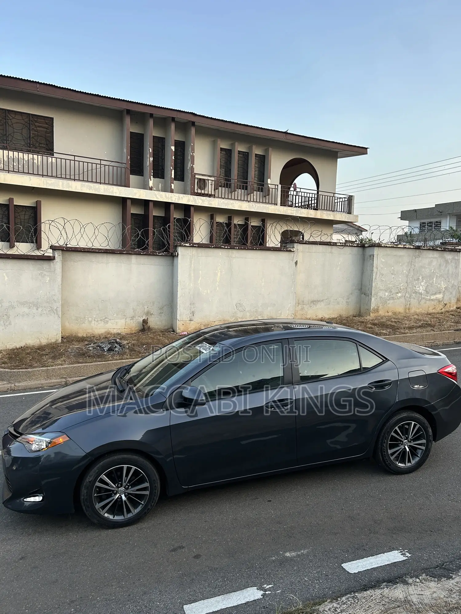 Toyota Corolla LE Eco (1.8L 4cyl 2A) 2018 Beige