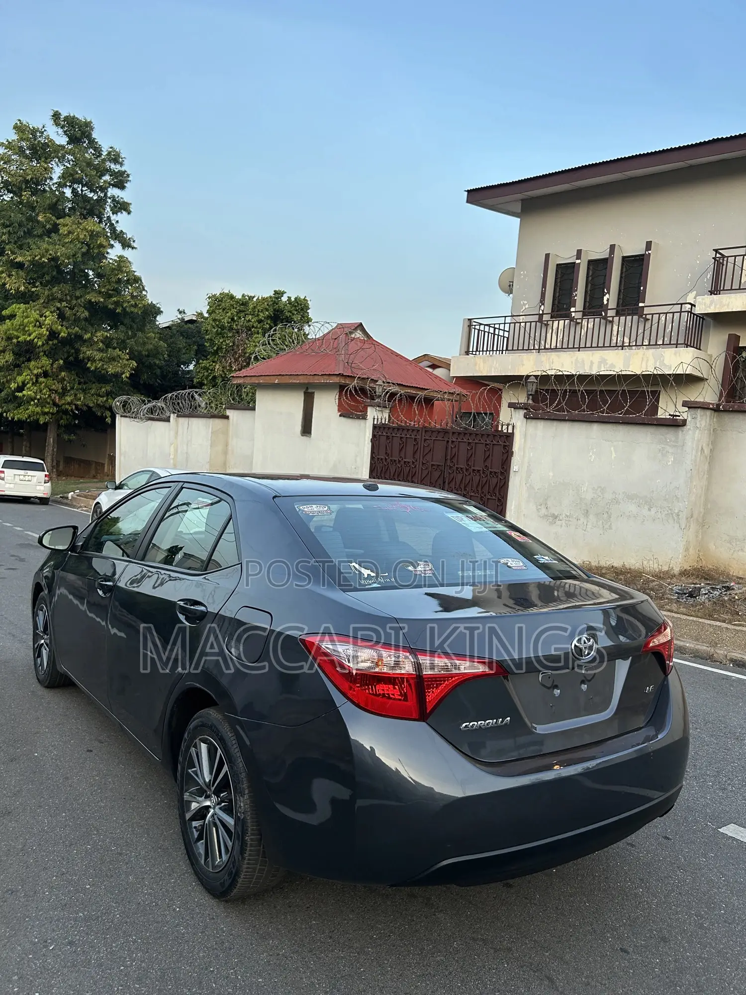 Toyota Corolla LE Eco (1.8L 4cyl 2A) 2018 Beige