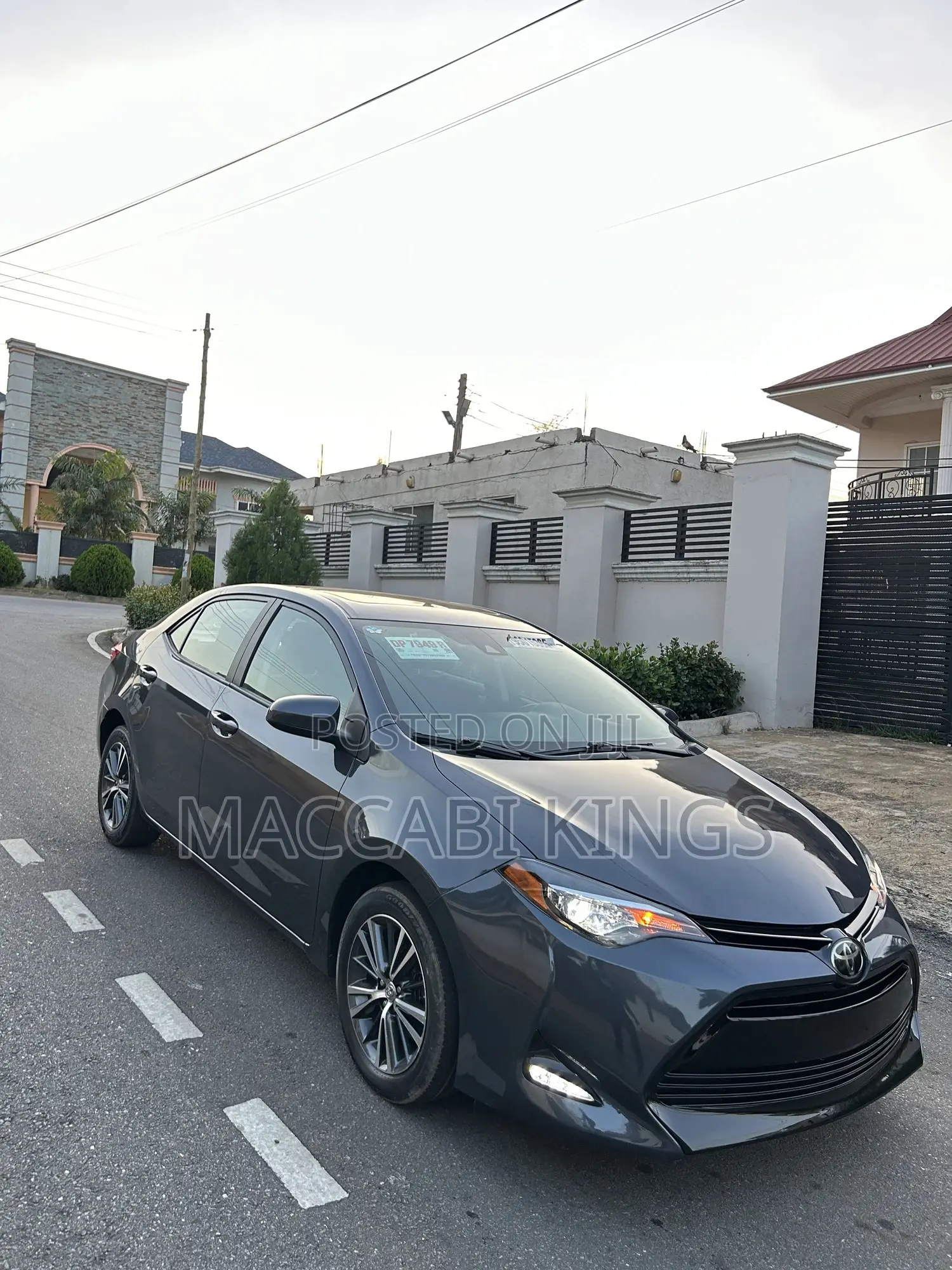 Toyota Corolla LE Eco (1.8L 4cyl 2A) 2018 Beige