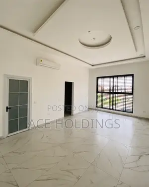 4bdrm House in West Trasacco, School Junction for sale