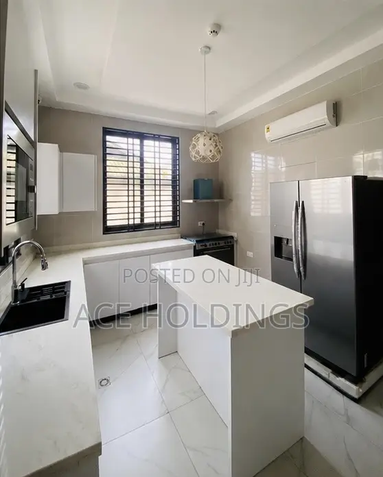 4bdrm House in West Trasacco, School Junction for sale