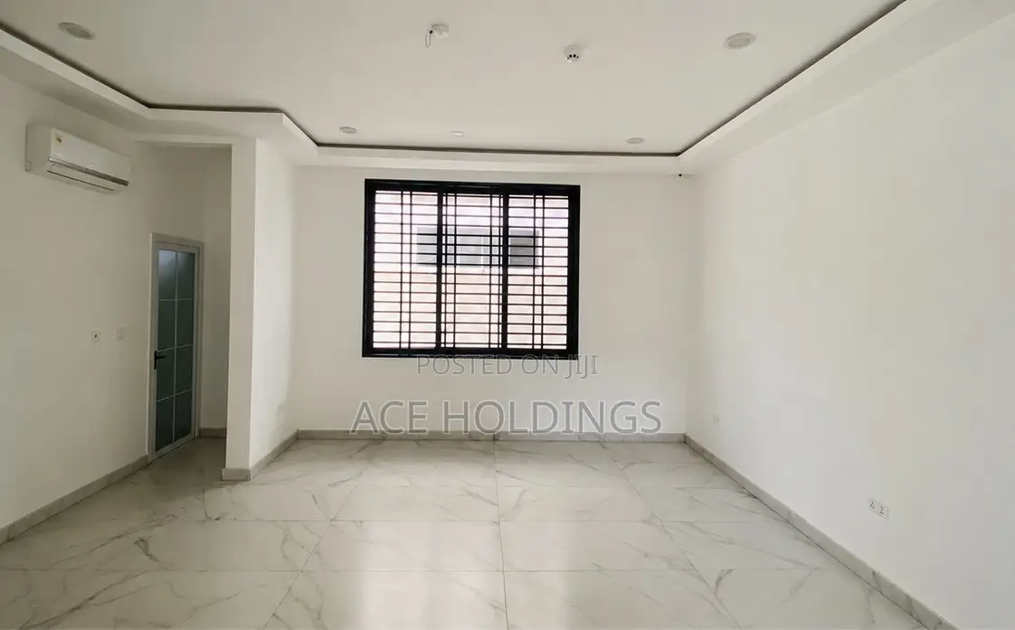 4bdrm House in West Trasacco, School Junction for sale
