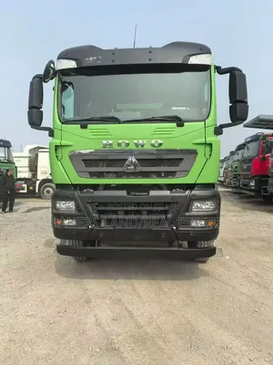 Sinotruk Howo Tx Heavy-Duty Green Tipper Truck
