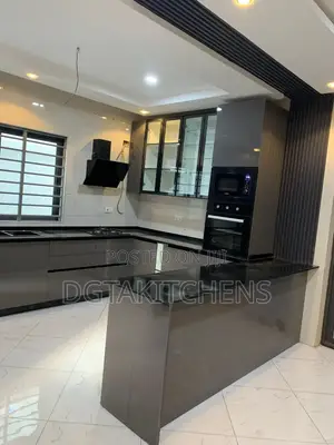 Modern Luxury Kitchen Cabinets – Custom Made Installed