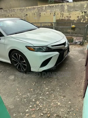 Toyota Camry SE FWD 2020 White