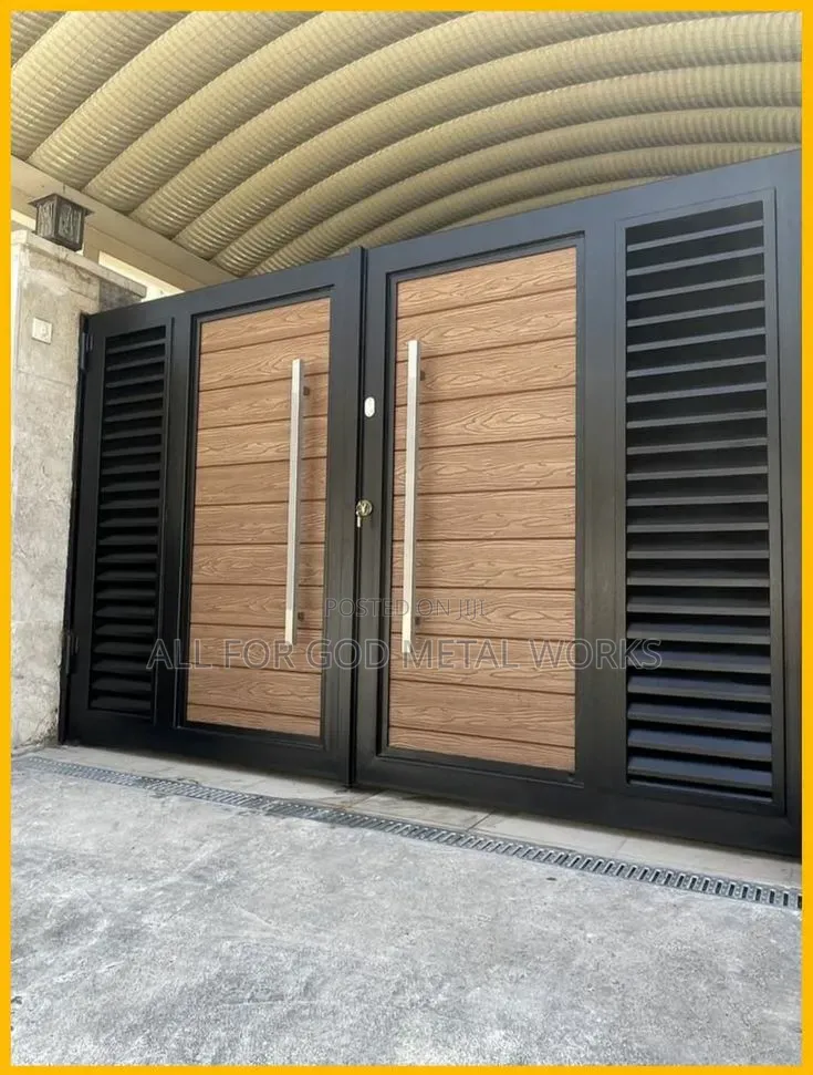 Heavy Wood And Metal Luxurious Gate