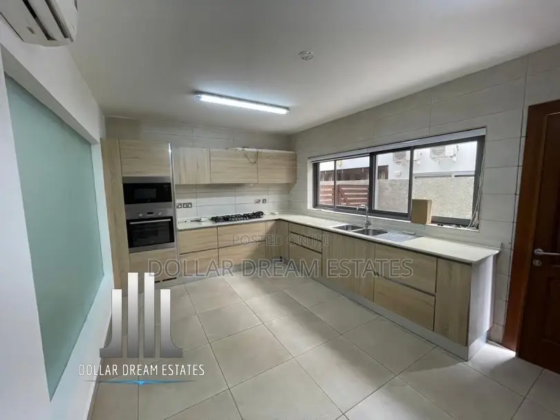 4bdrm Townhouse / Terrace in North Ridge for rent