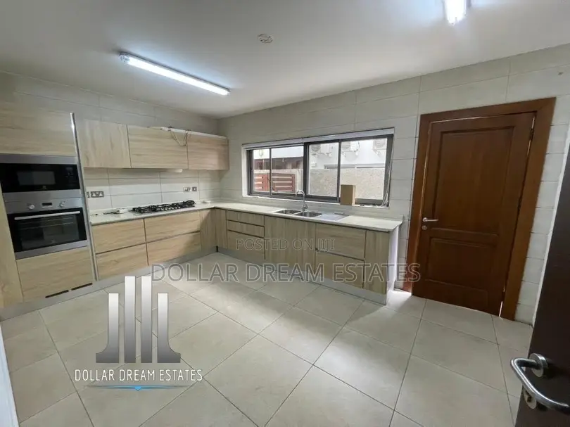 4bdrm Townhouse / Terrace in North Ridge for rent