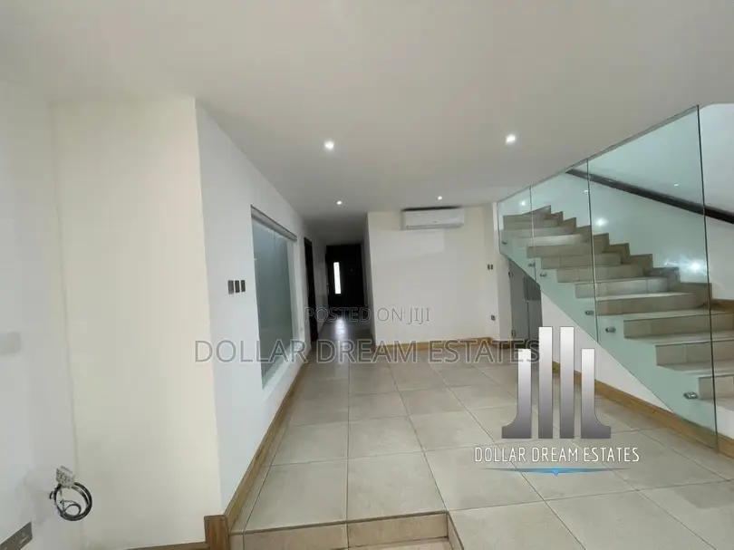 4bdrm Townhouse / Terrace in North Ridge for rent