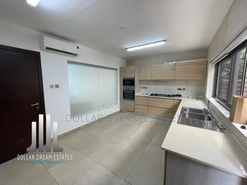 4bdrm Townhouse / Terrace in North Ridge for rent