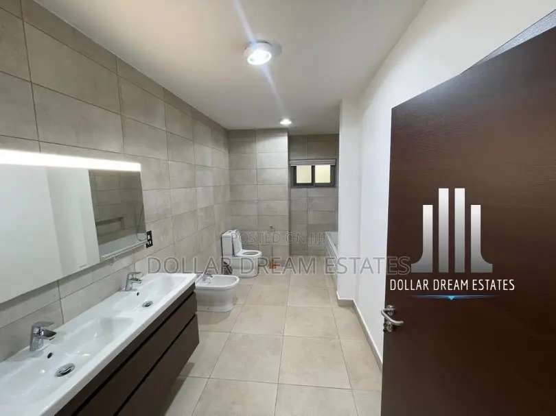 4bdrm Townhouse / Terrace in North Ridge for rent