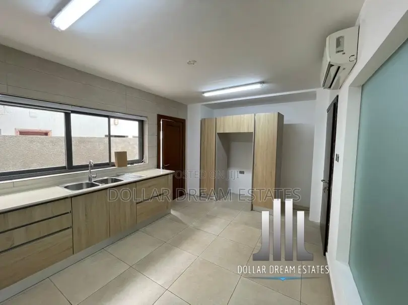 4bdrm Townhouse / Terrace in North Ridge for rent