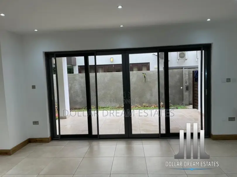4bdrm Townhouse / Terrace in North Ridge for rent