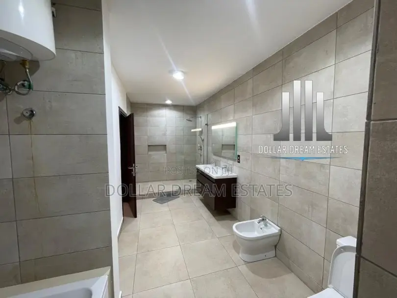 4bdrm Townhouse / Terrace in North Ridge for rent