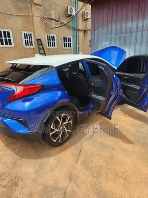 Toyota C-HR XLE Prermium FWD (2.0L 4cyl 2AM) 2018 Blue