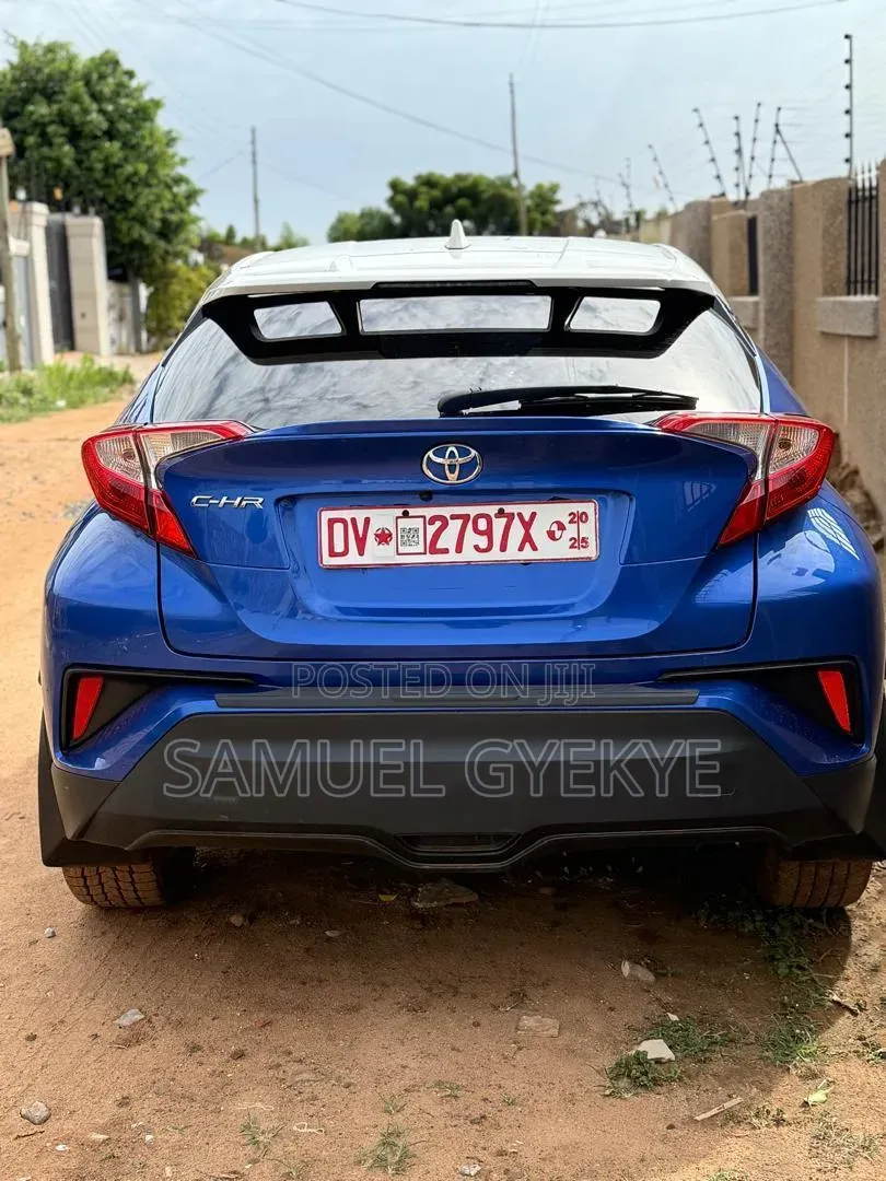 Toyota C-HR XLE Prermium FWD (2.0L 4cyl 2AM) 2018 Blue