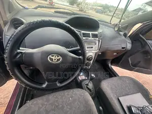 Toyota Vitz 1.3 AWD 3dr 2010 Burgundy