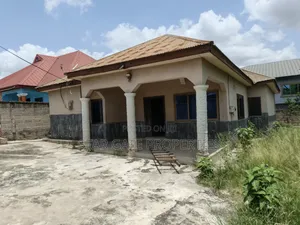 4bdrm House in Kenyasi Brofoyeduru, Kumasi Metropolitan for sale