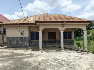 4bdrm House in Kenyasi Brofoyeduru, Kumasi Metropolitan for sale